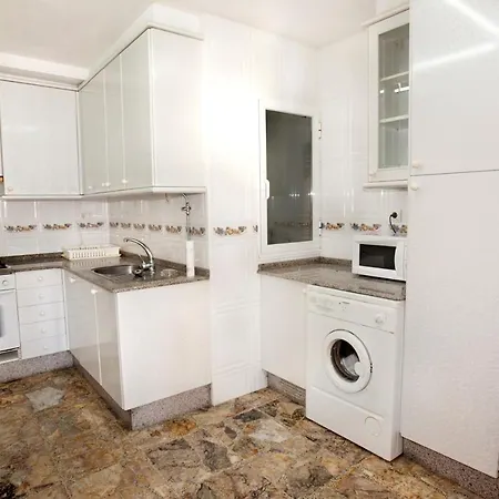 - 3 Bedrooms With Sea Views - 04065 شقة *